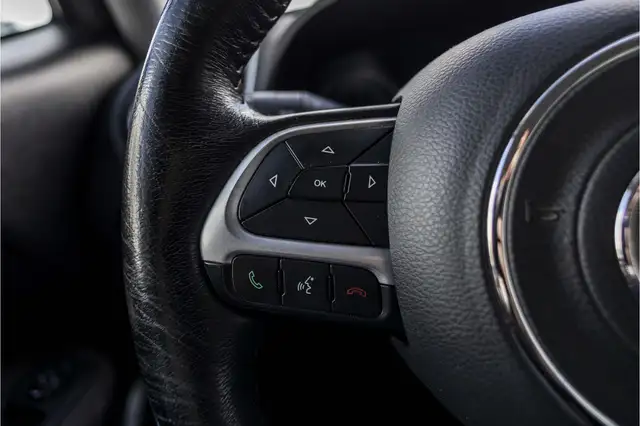 Jeep Renegade view 28