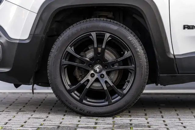 Jeep Renegade view 18