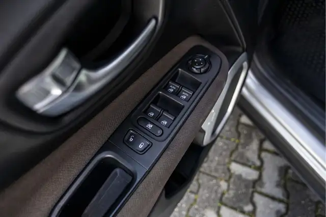 Jeep Renegade view 19