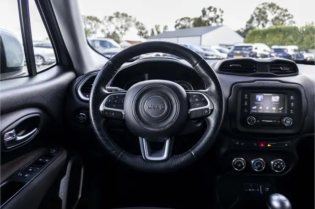 Jeep Renegade view 7