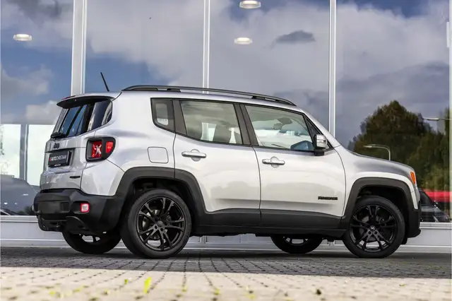 Jeep Renegade view 2