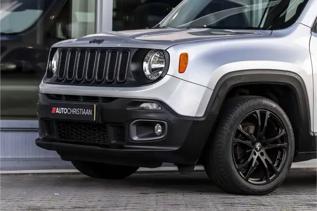 Jeep Renegade view 15