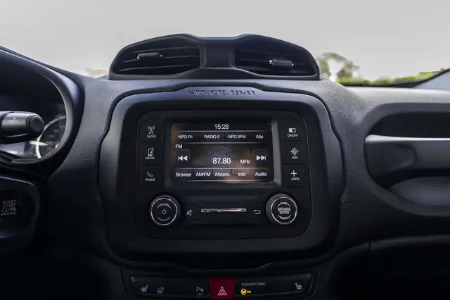 Jeep Renegade view 25