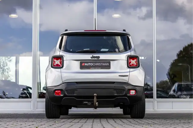 Jeep Renegade view 4