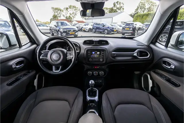 Jeep Renegade view 6