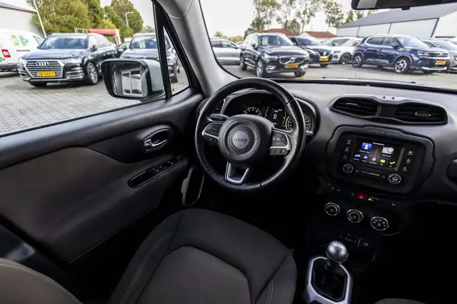 Jeep Renegade view 27