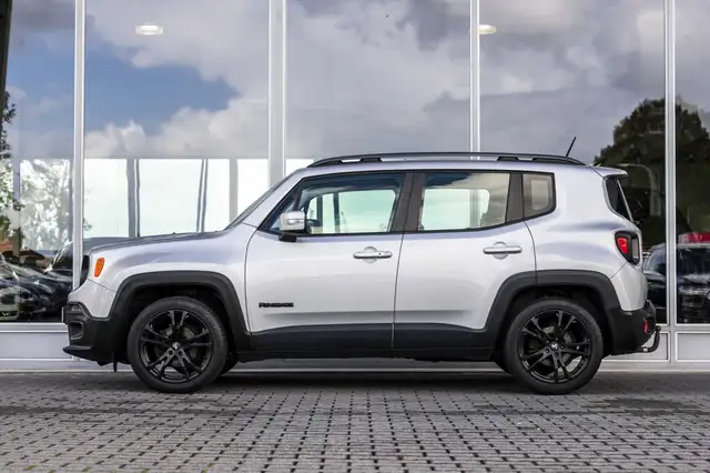 Jeep Renegade view 5