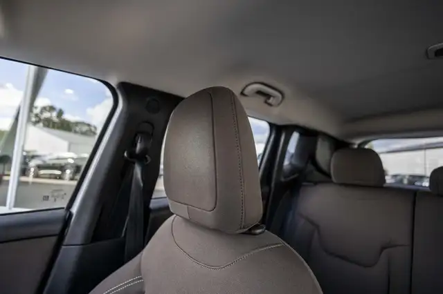 Jeep Renegade view 12