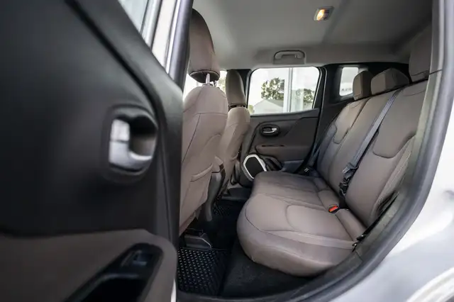 Jeep Renegade view 10