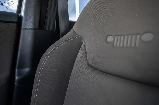 Jeep Renegade view 11