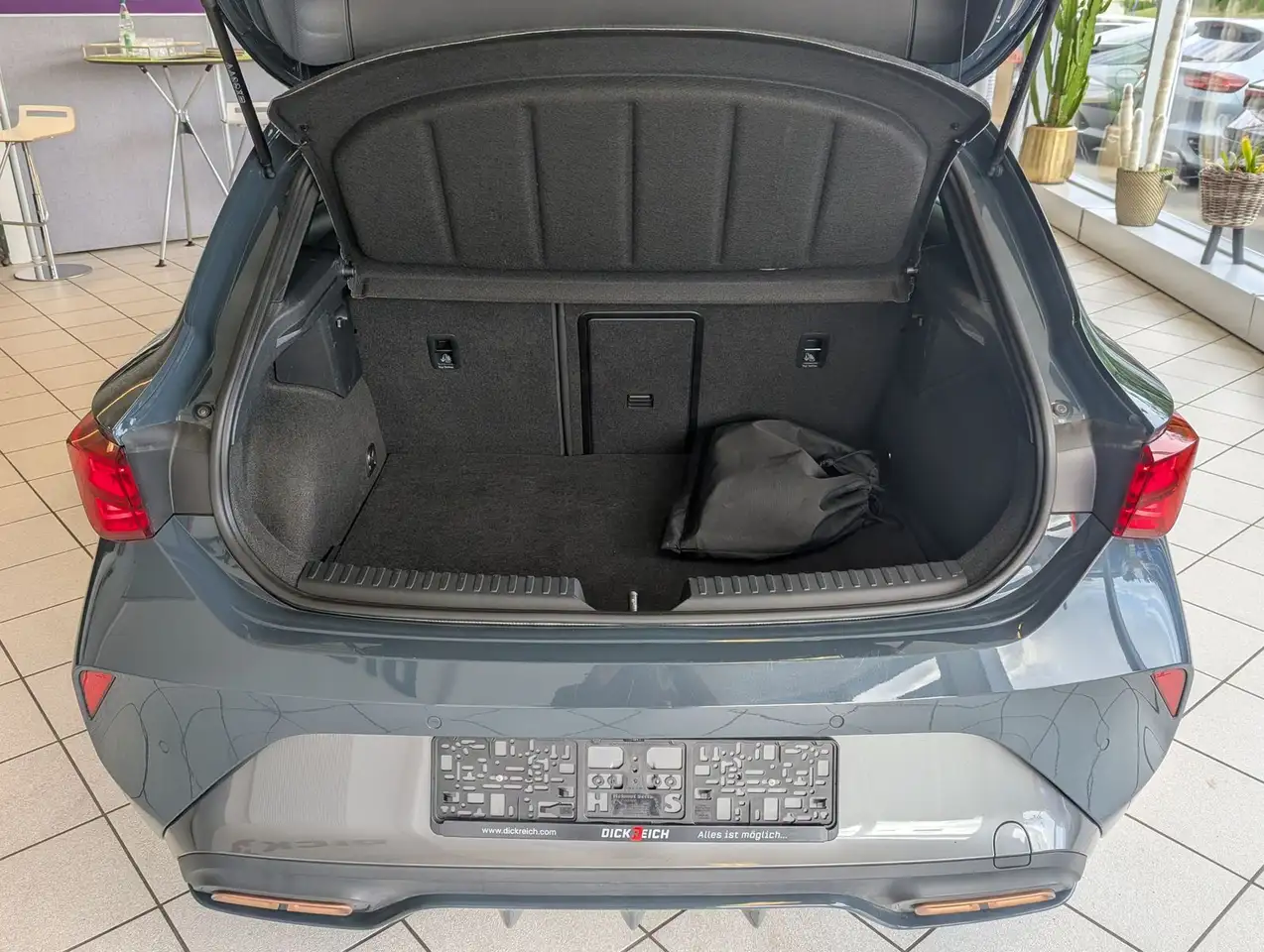 Cupra Leon 1.5 e-Hybrid Matrix Edge-Intelligent-Paket, миниатюра 9