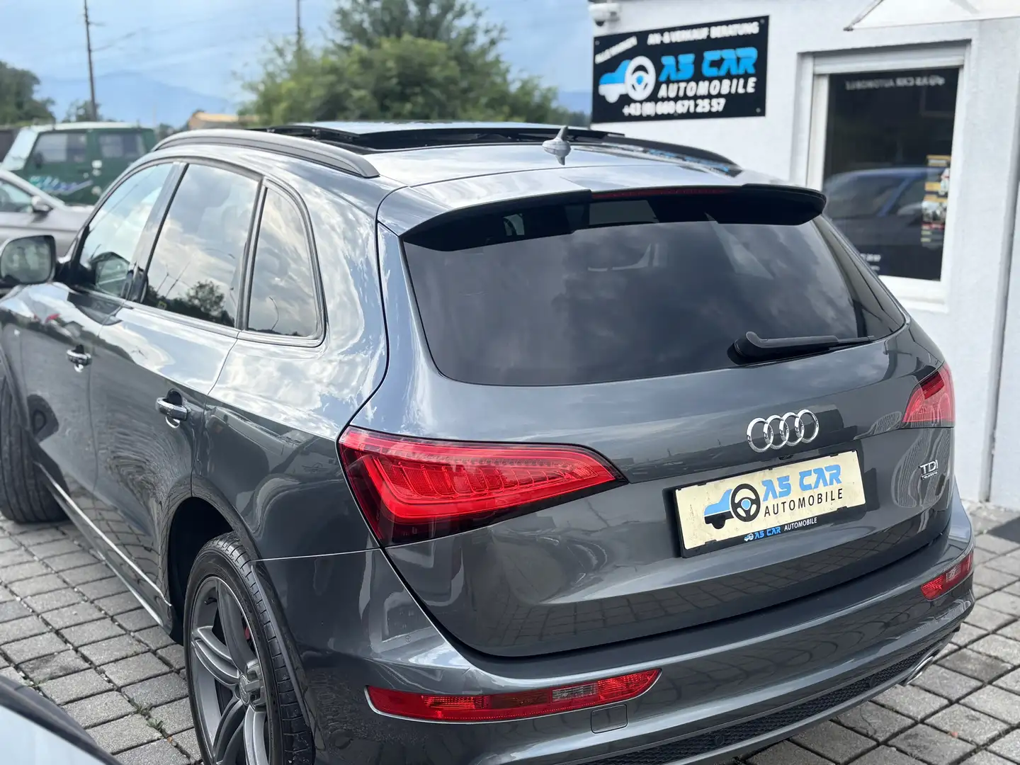 Audi Q5 3,0 TDI quattro clean Diesel Sport S-tronic Grau - 2