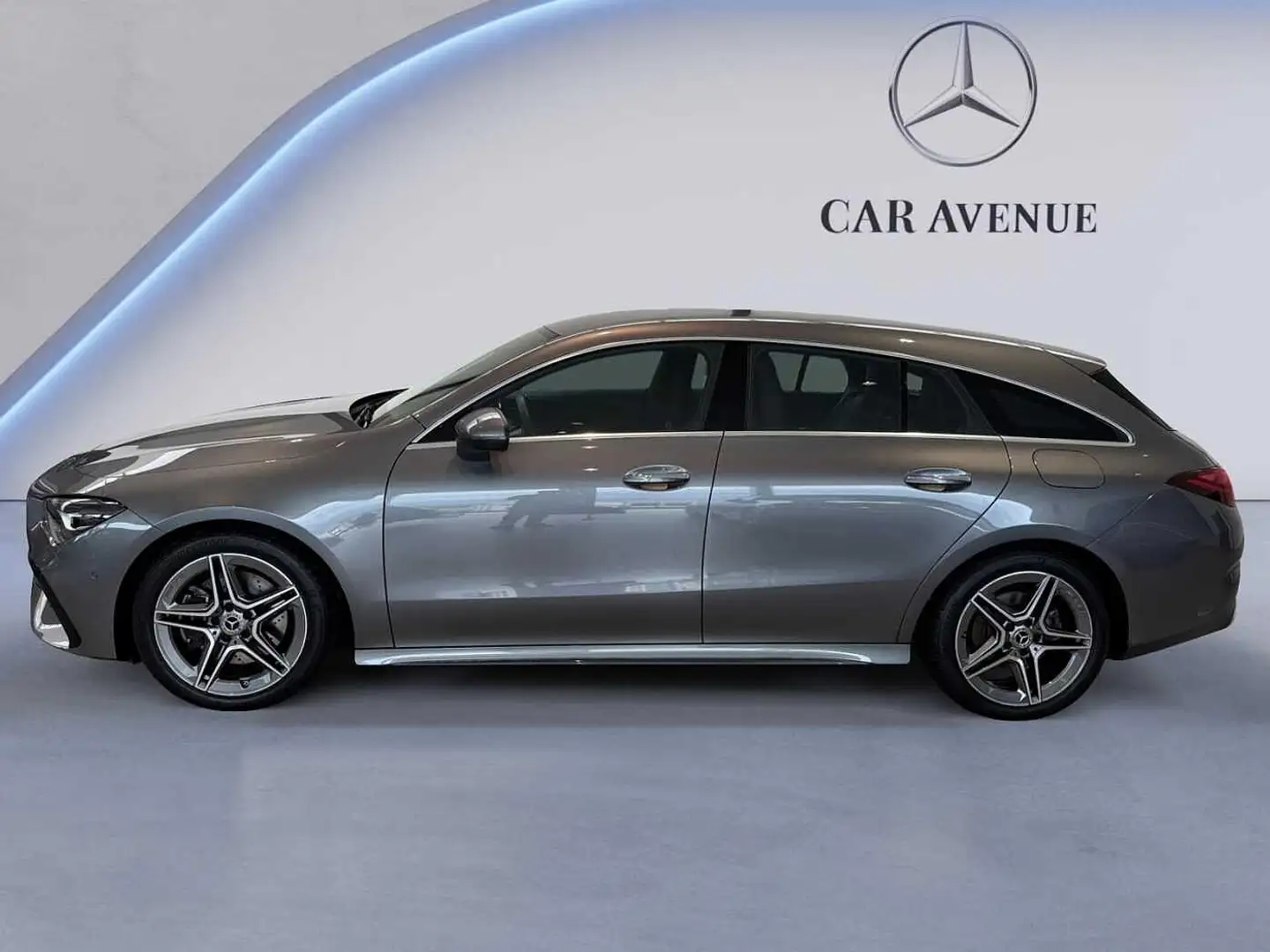 Mercedes-Benz CLA 200 d Shooting Brake AMG Line Gris - 2