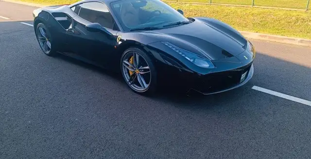 Ferrari 488 3.9 v8