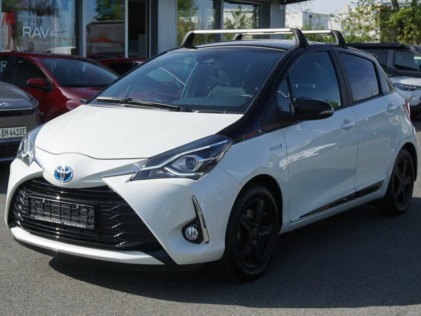 Toyota Yaris Hybrid Style Selection - 1