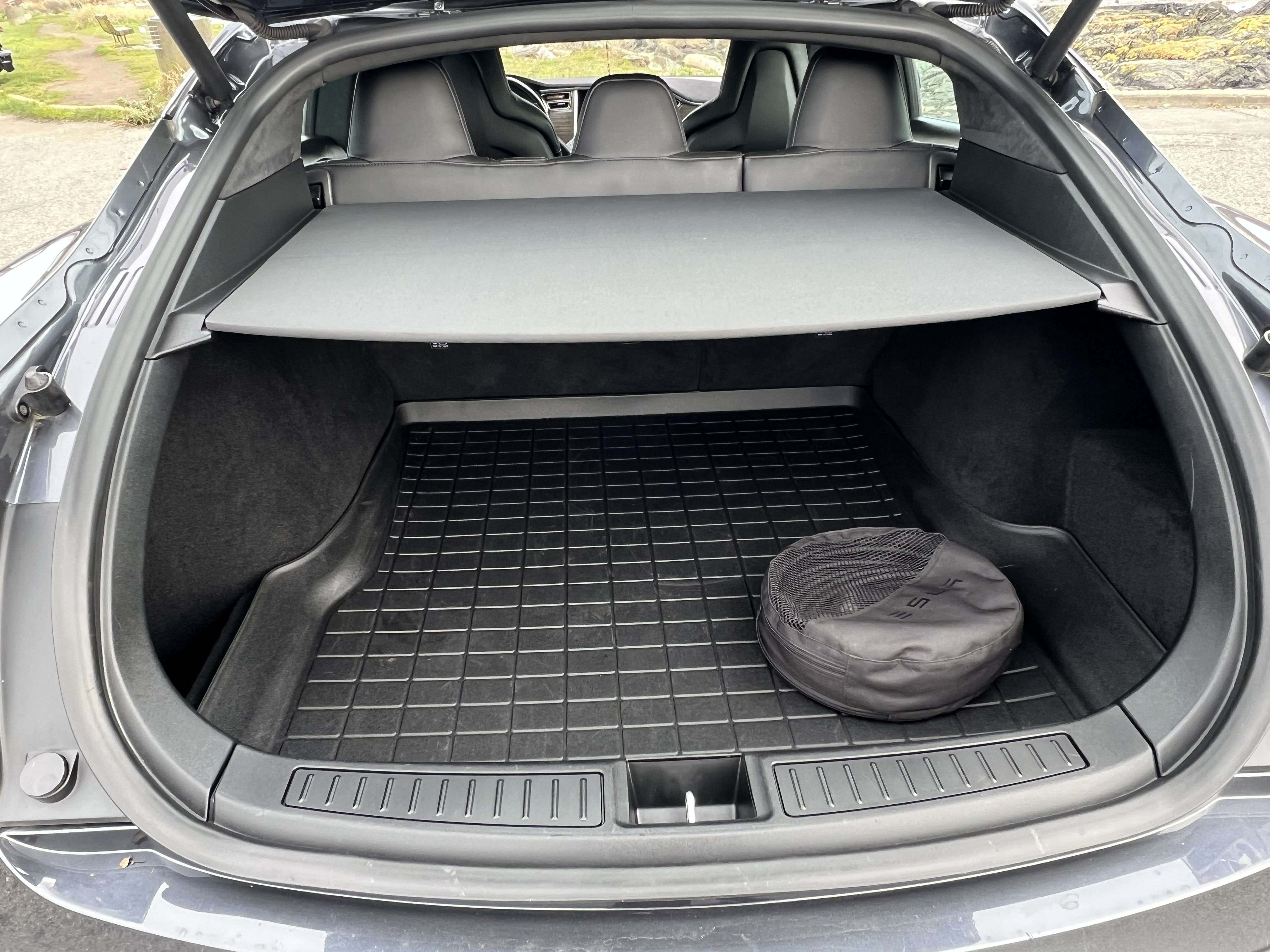 2016 Tesla Model S Immaculate Model S with free Supercharging alt 3