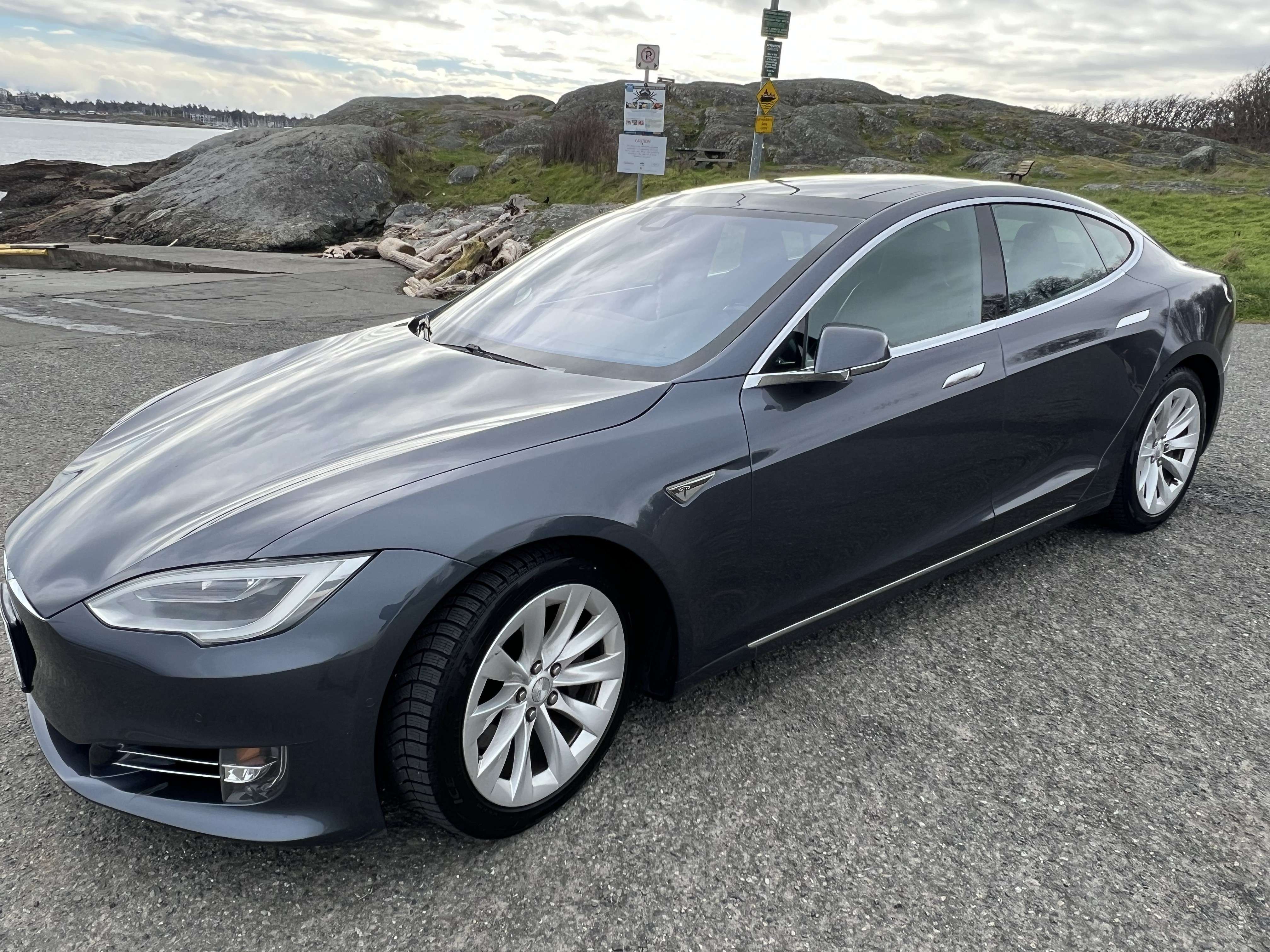 2016 Tesla Model S Immaculate Model S with free Supercharging