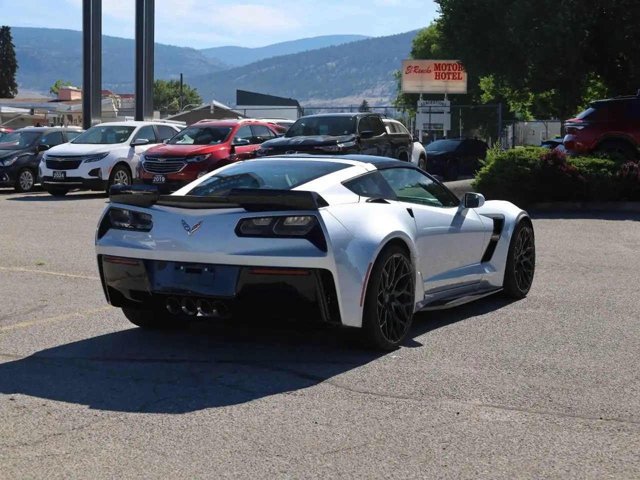 Chevrolet Corvette снимка Chevrolet Corvette
