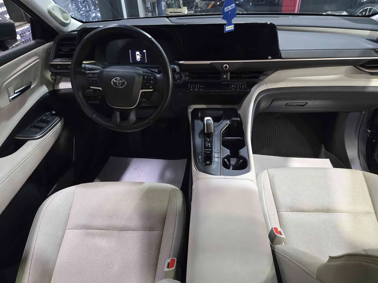 Toyota Crown снимка Toyota Crown