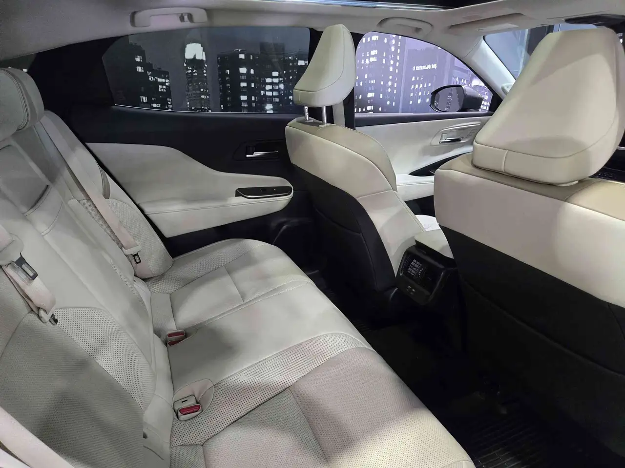 Toyota Crown снимка Toyota Crown