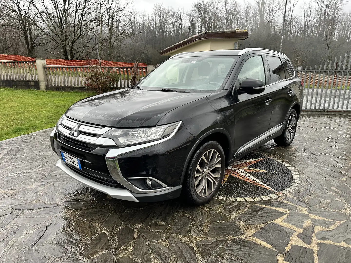 Mitsubishi Outlander 2.2 Intense awd 5p.ti - 1