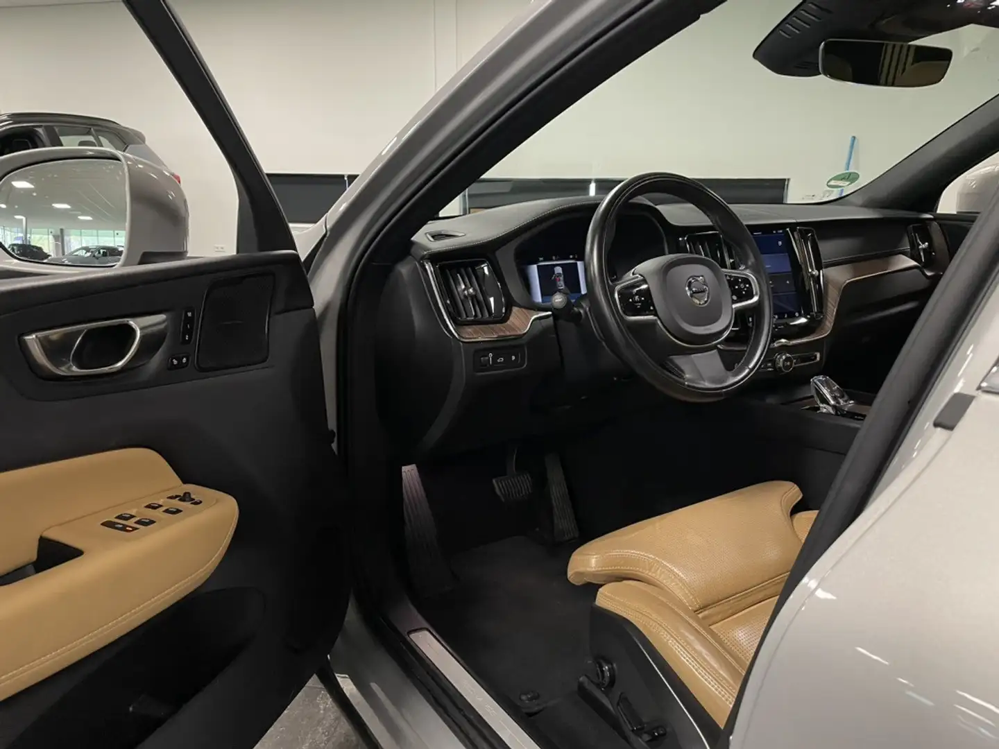 Volvo XC60 T6 AWD Recharge Inscription | MY22 | Vol! | Luchtv Plateado - 2