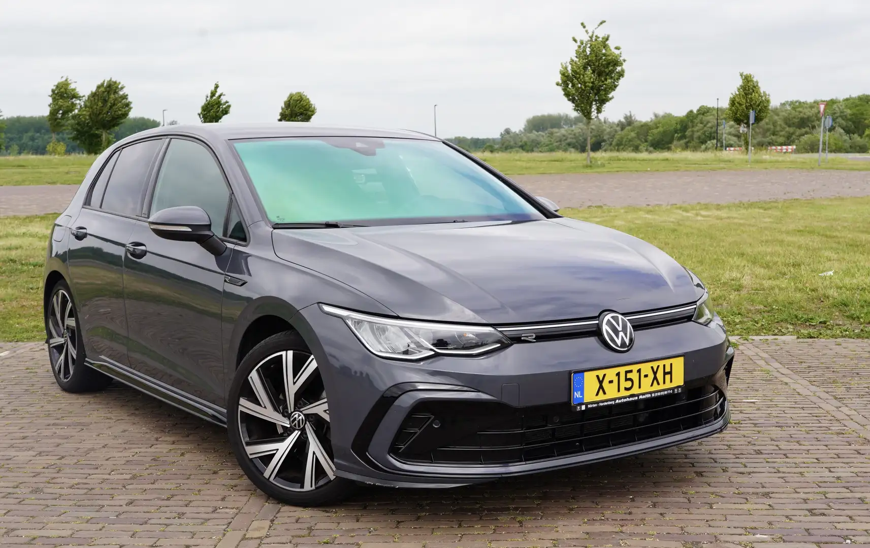 Volkswagen Golf Volkswagen Golf 1.5 etsi 3x R-Line | Camera, Sfeer Grijs - 1