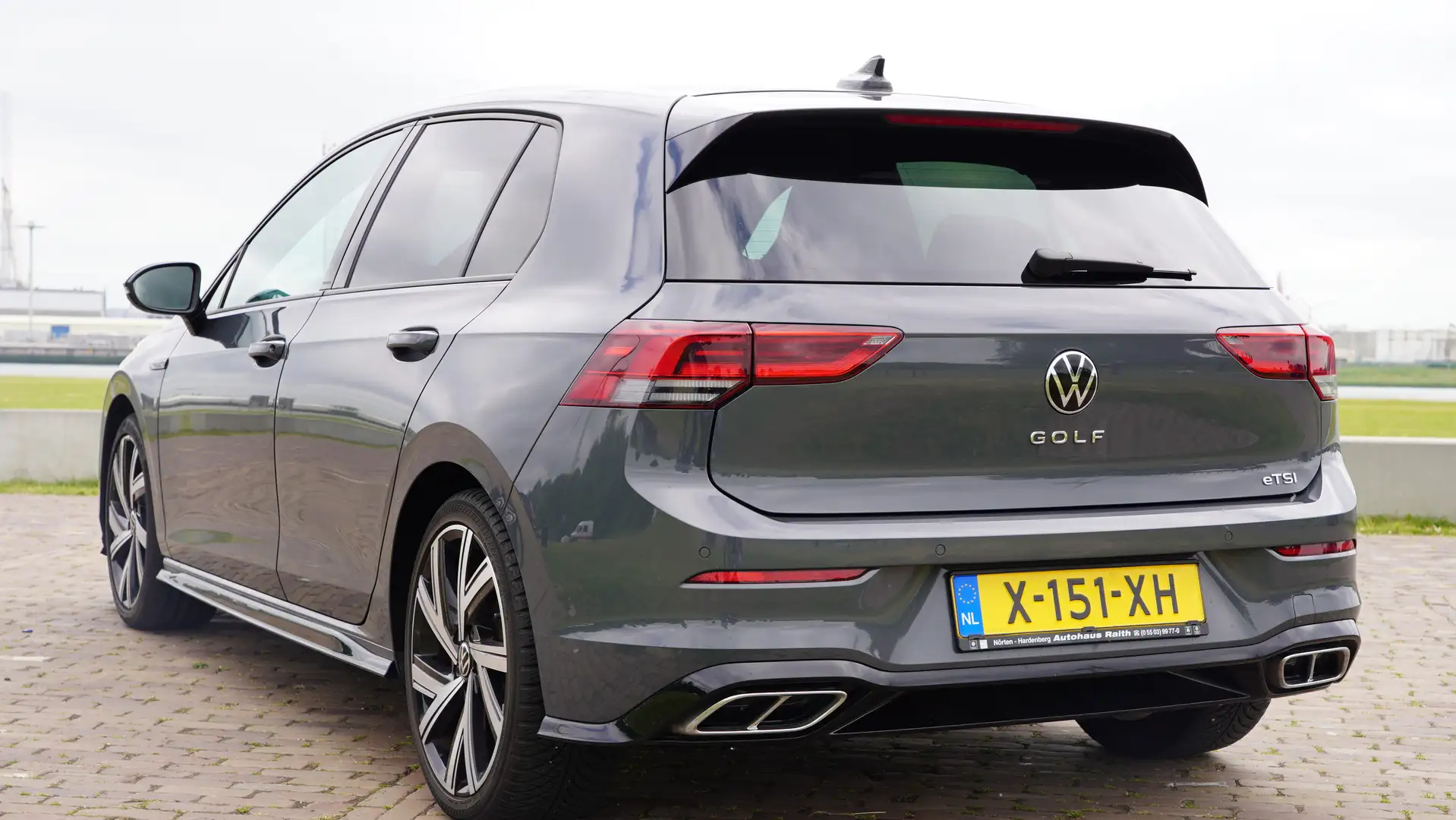 Volkswagen Golf Volkswagen Golf 1.5 etsi 3x R-Line | Camera, Sfeer Grijs - 2