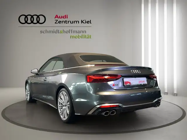 Audi S5 view 4