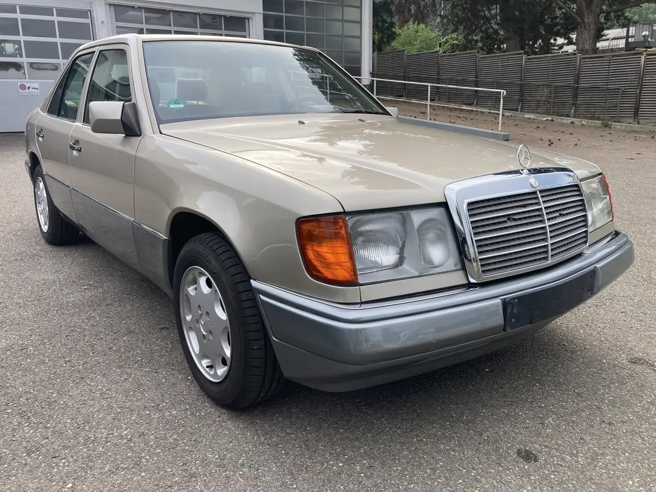 Mercedes-Benz E 250 Diesel W124 OLDTIMER - H-Zulassung, foto 1