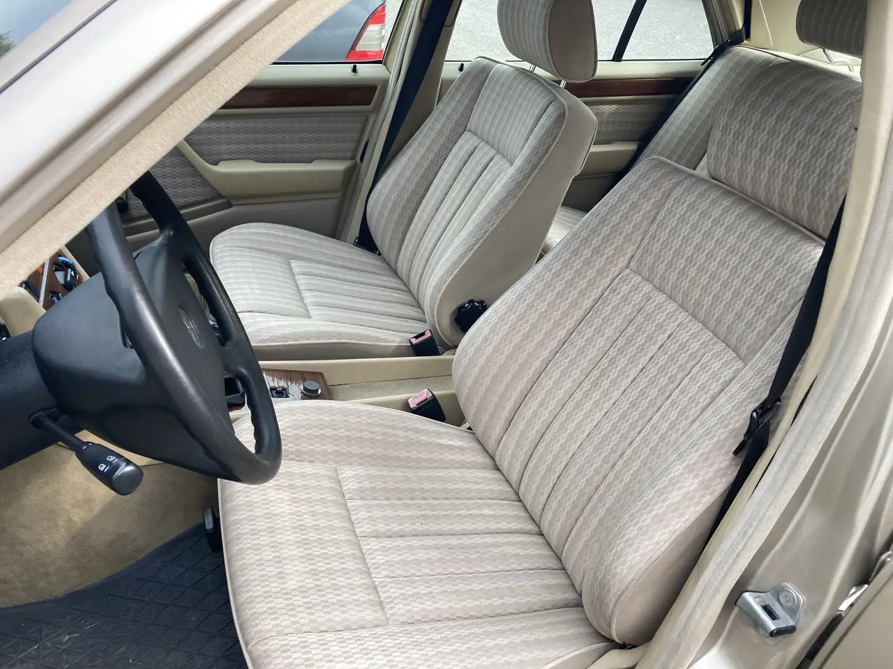 Mercedes-Benz E 250 Diesel W124 OLDTIMER - H-Zulassung, foto 12