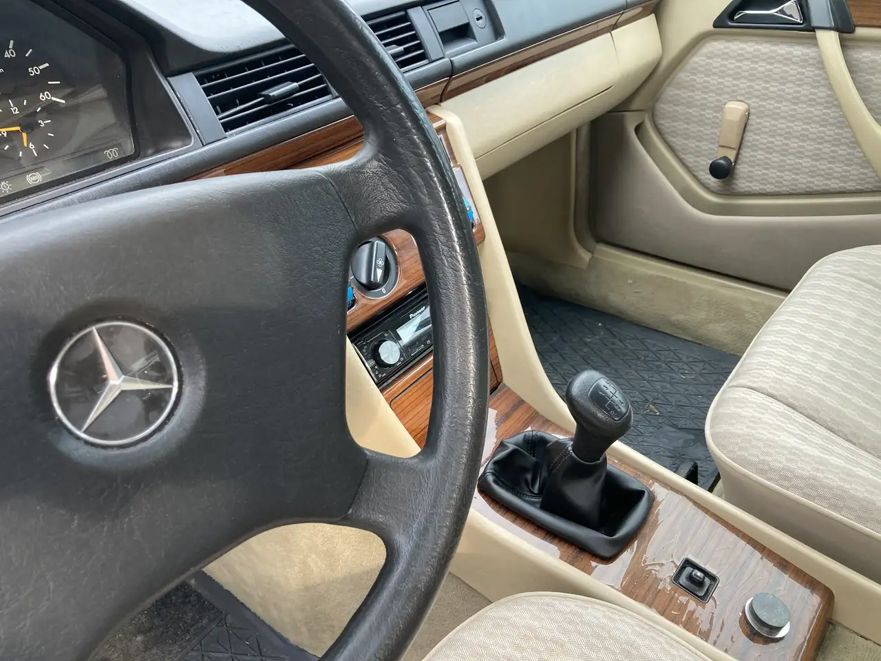 Mercedes-Benz E 250 Diesel W124 OLDTIMER - H-Zulassung, foto 11