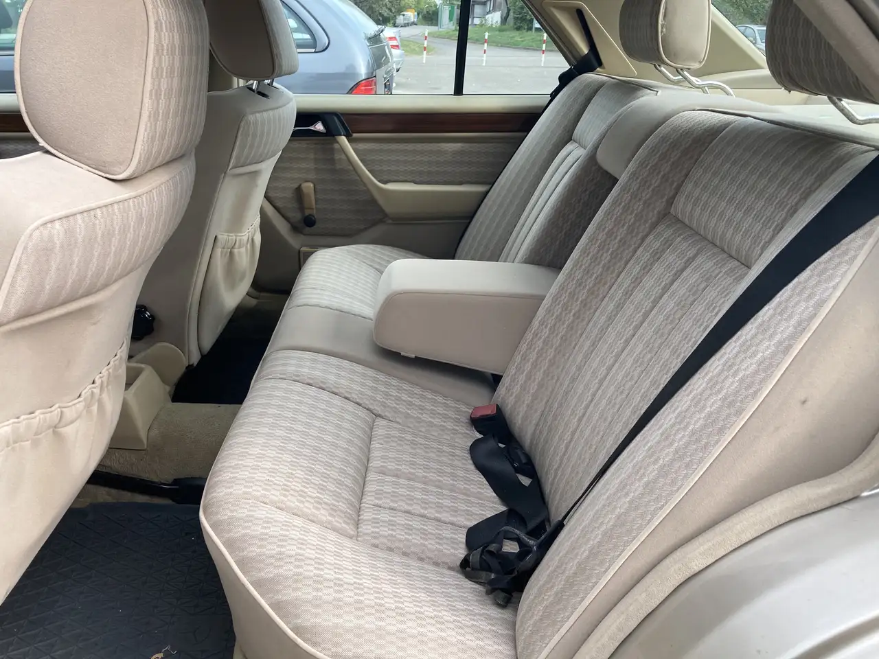Mercedes-Benz E 250 Diesel W124 OLDTIMER - H-Zulassung, foto 9