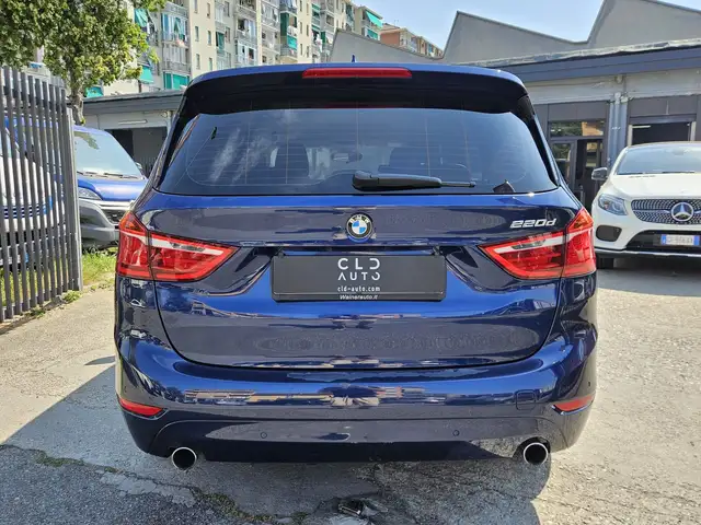 BMW 2 Series view 4