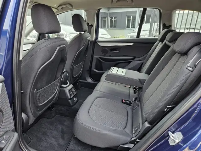 BMW 2 Series view 8