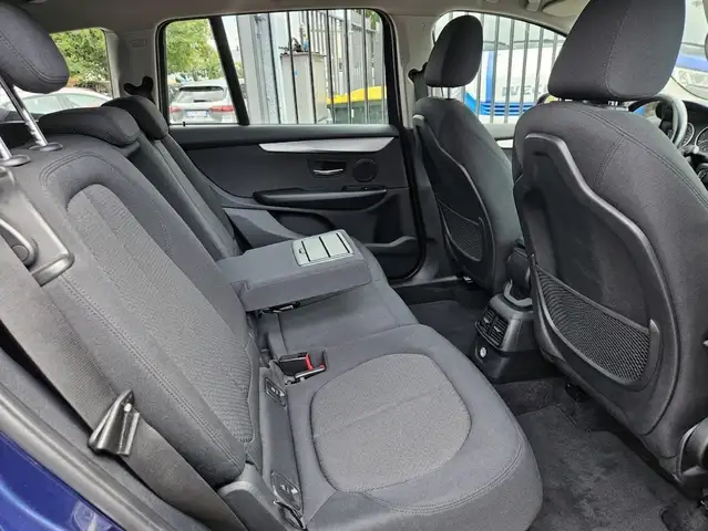 BMW 2 Series view 10