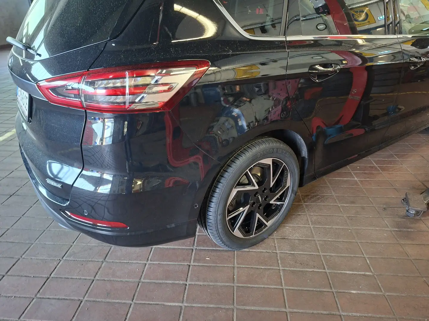 Ford S-Max Titanium 2,5 Duratec Hybrid Schwarz - 2