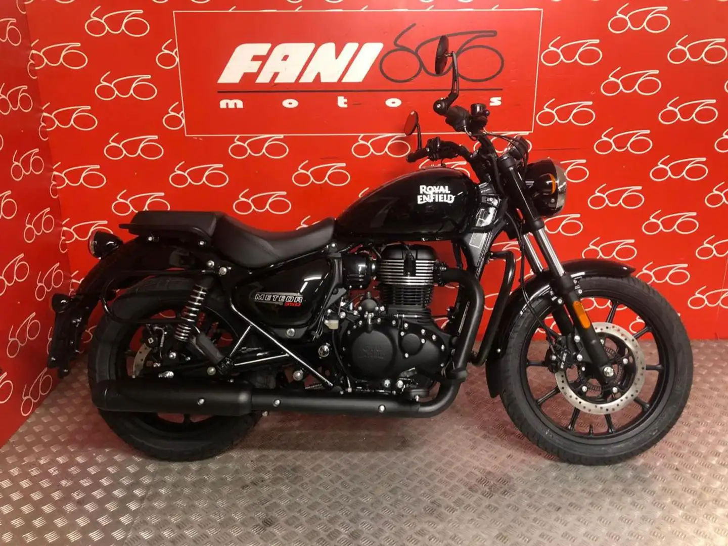 Royal Enfield Meteor 350 . Negru - 1