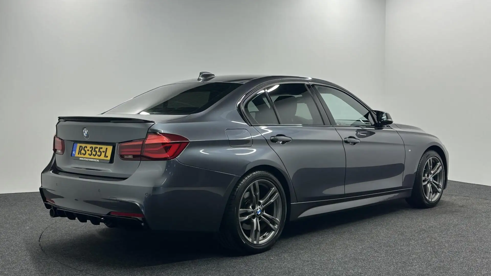 BMW 318 3-serie 318i Edition M Sport Shadow Executive LEER Grau - 2