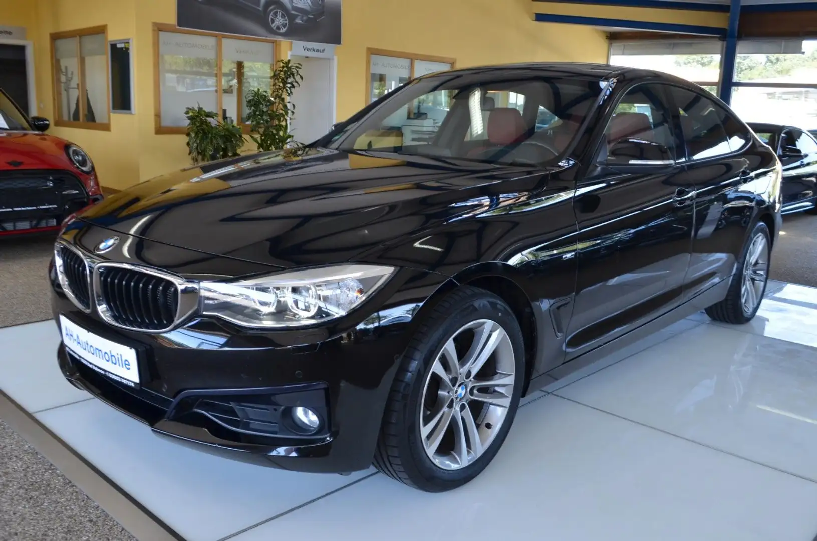 BMW 320 i Gran Turismo AUTOMATIK / XENON / NAVI Schwarz - 1