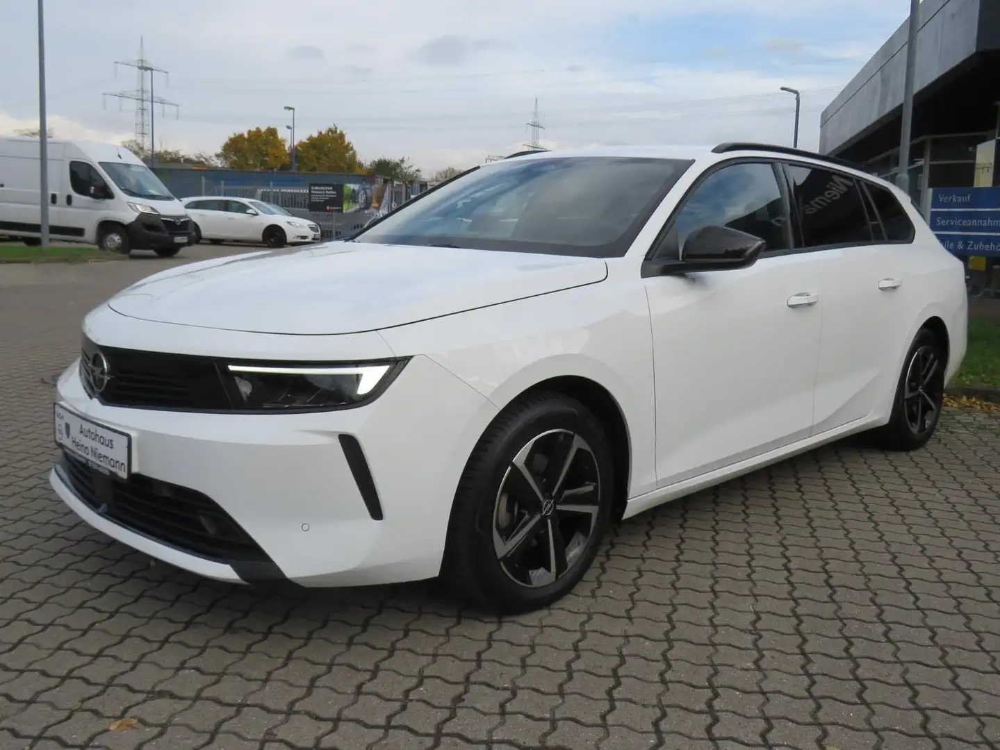 Opel Astra Sports Tourer Edition *RFK*AHK*SH*LRheiz*DAB*NAVI* Weiß - 1