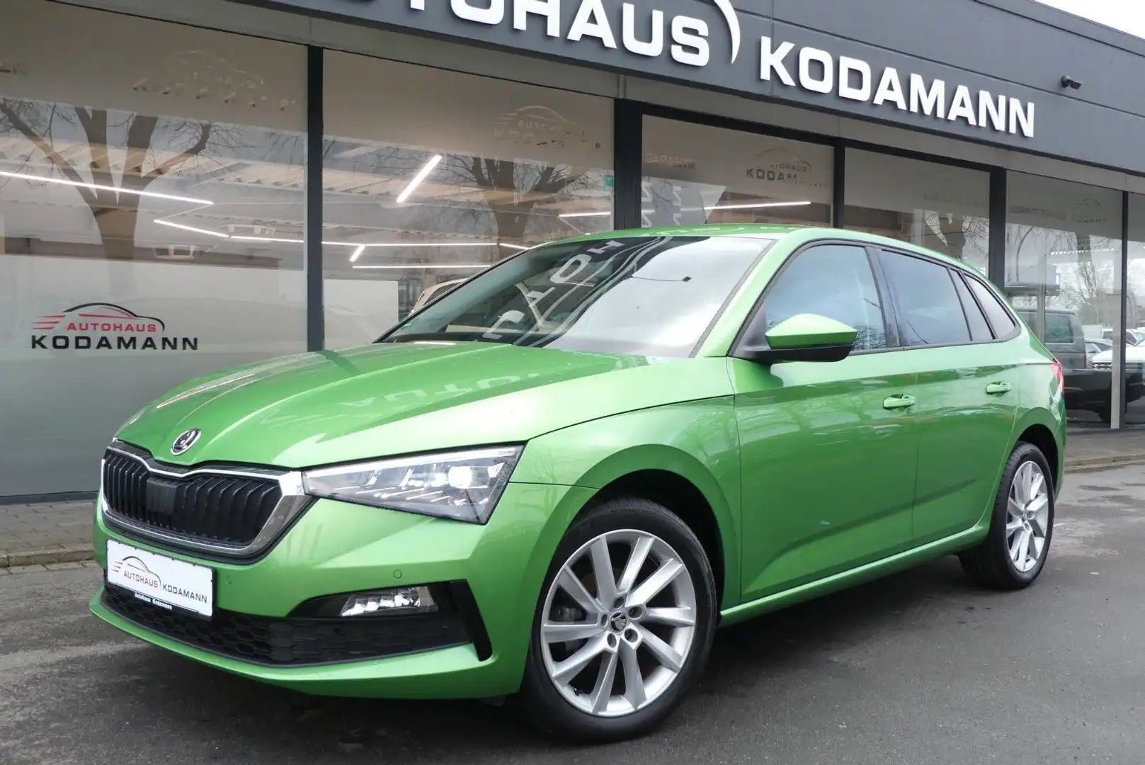 Skoda Scala Style 1.0TGI*DAB*SHZ*Kamera**AppleCar*LED* Grün - 1
