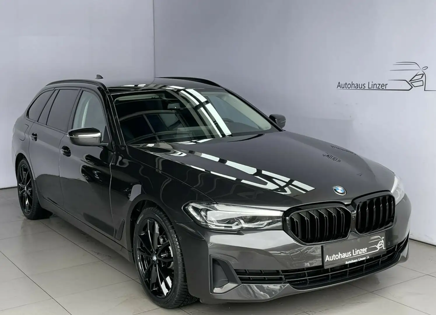 BMW 520 d xDrive LCI *LED*Kamera*TotWinkel*LEDER*DAB*19 Grau - 1