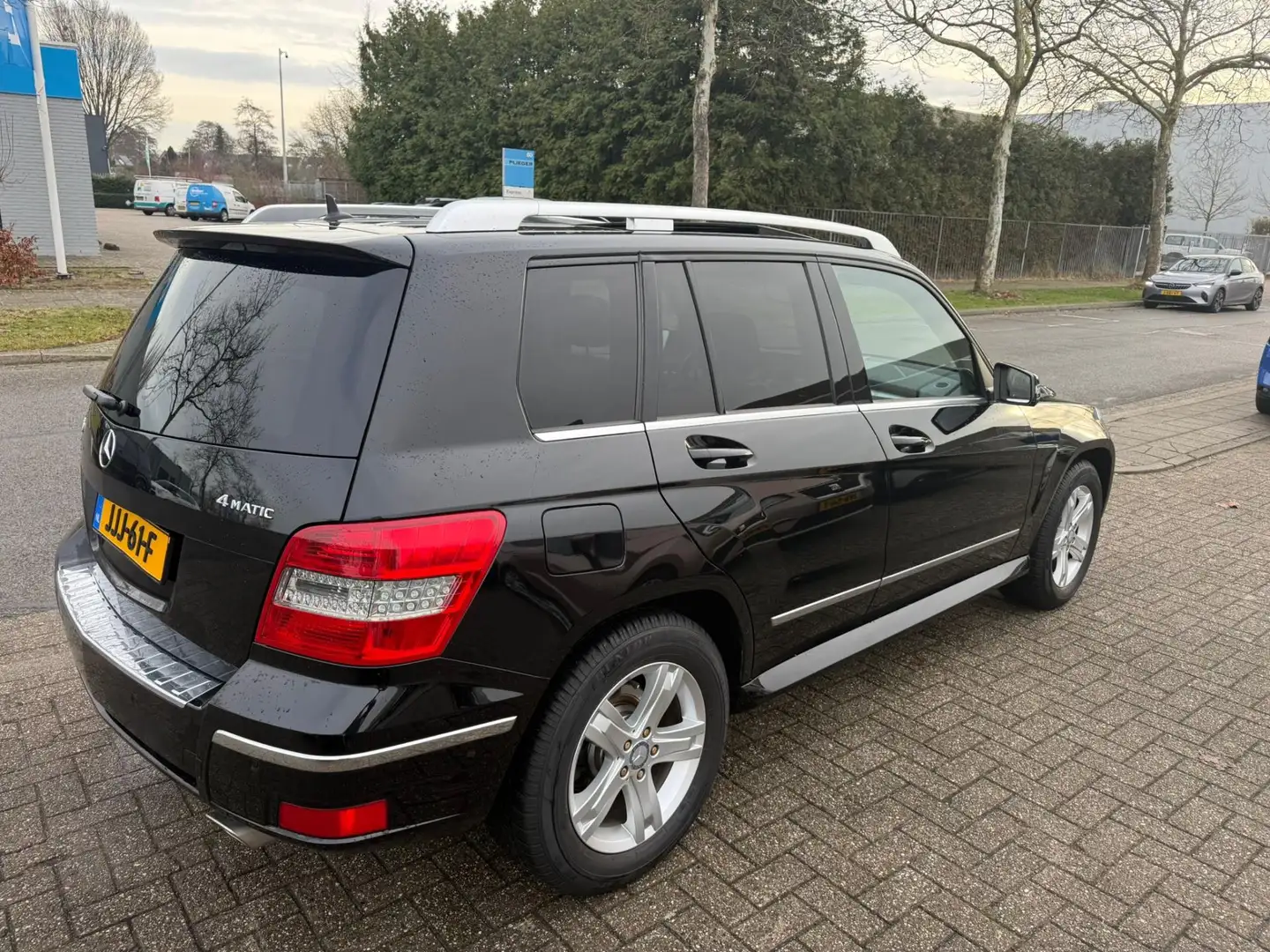 Mercedes-Benz GLK 300 4-Matic, Leder, Panodak, Navi Schwarz - 2