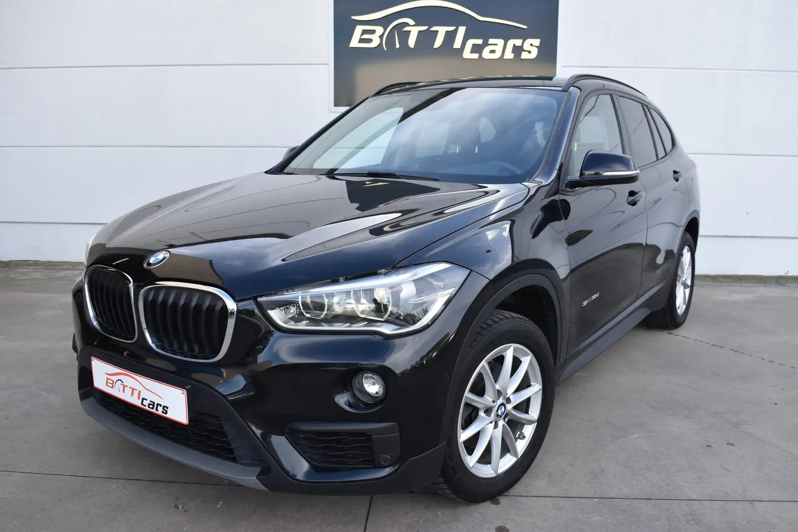 BMW X1 sDrive18d* Leder* Navi* 2-Zone Airco* Camera* PDC* Noir - 1