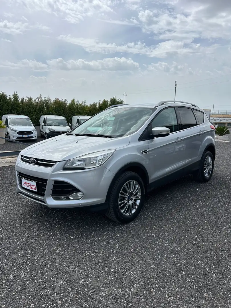 Ford Kuga 2.0 TDCI 140 CV 4WD Titanium Silber - 1