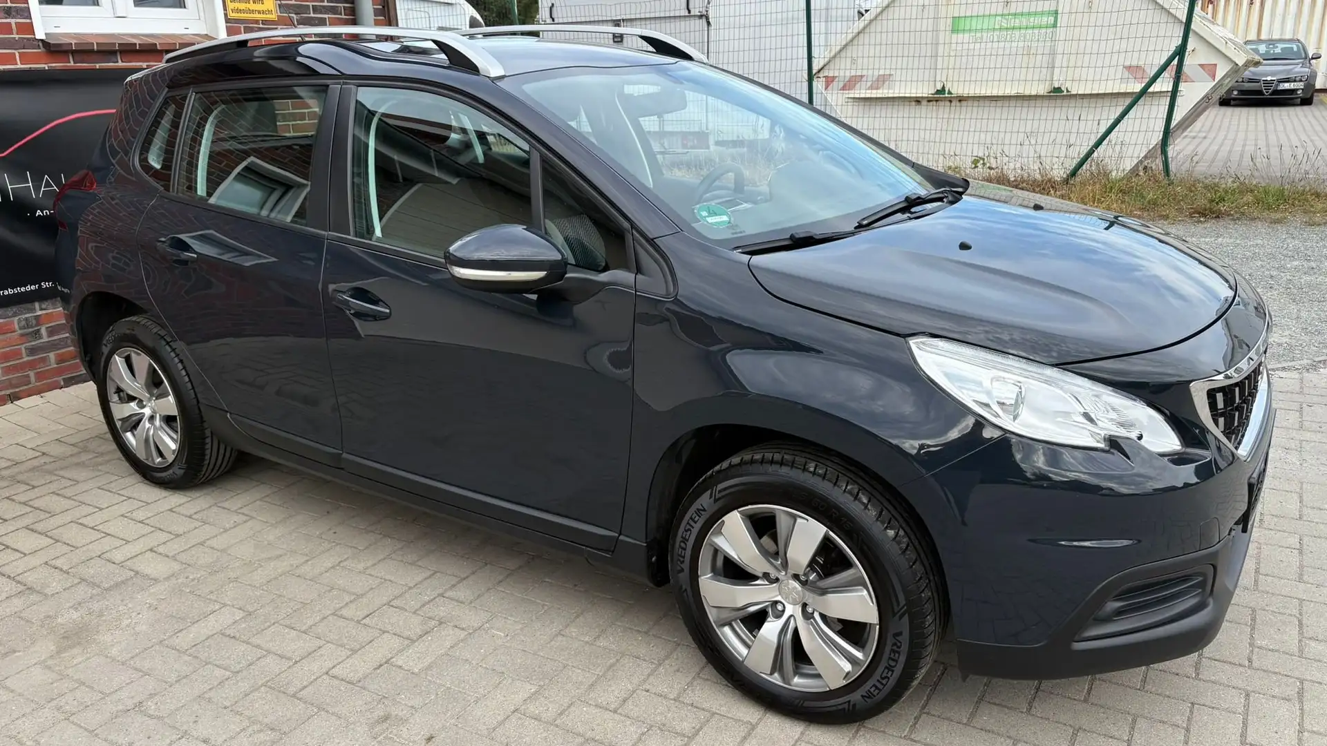 Peugeot 2008 Access 1.2*2.Hand*Scheckheft*WenigKM*Finanzierung* Grau - 2