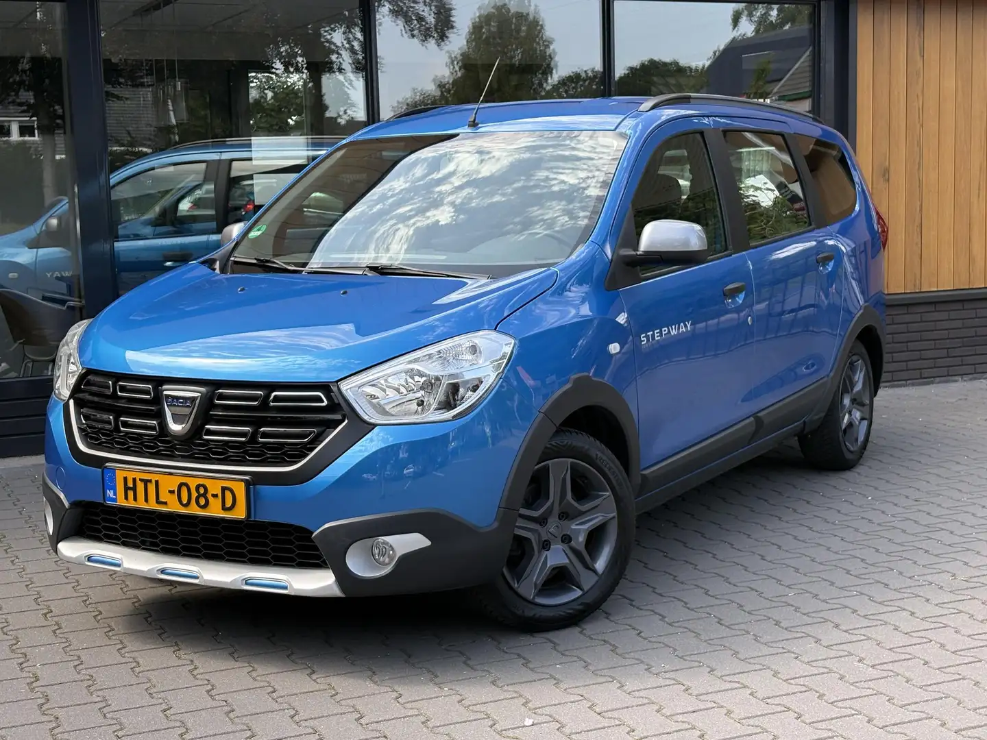 Dacia Lodgy 1.2 TCe Stepway Navigatie, Cruise control, PDC, Ga Blauw - 2