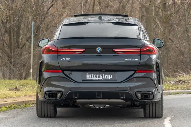 BMW X6 view 5