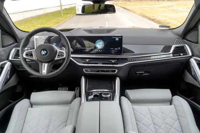 BMW X6 view 14